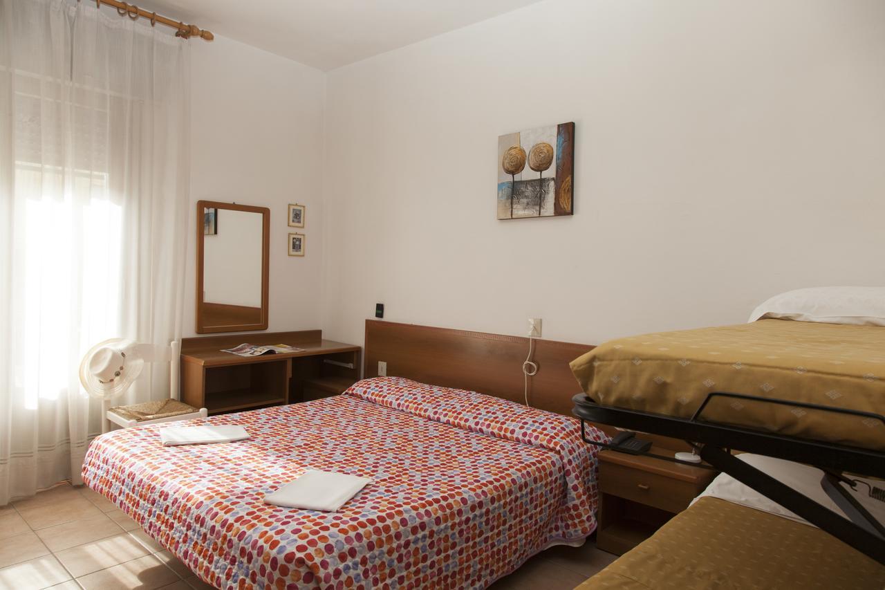 Hotel Taormina リド・ディ・イエゾロ エクステリア 写真