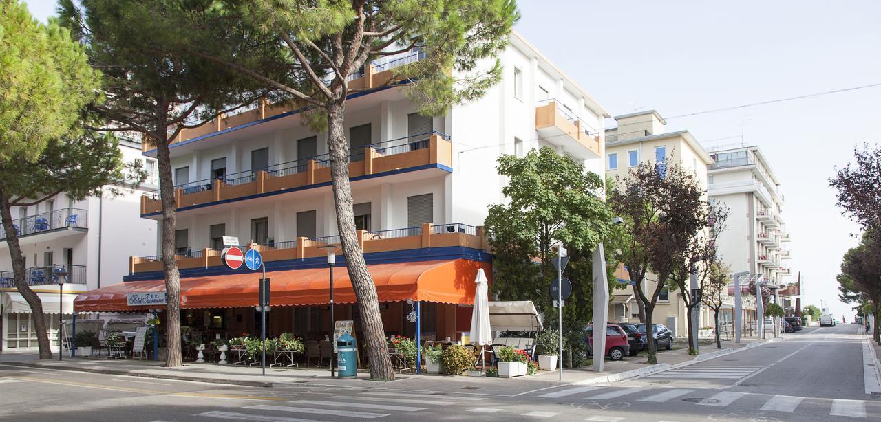 Hotel Taormina リド・ディ・イエゾロ エクステリア 写真