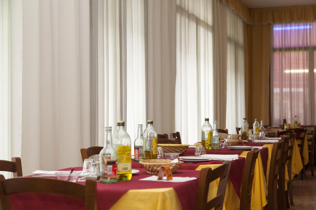 Hotel Taormina リド・ディ・イエゾロ エクステリア 写真